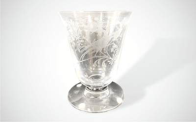 上海拍卖行2025年春季西洋艺术品拍卖会 - 法国Baccarat&KIRIN合作款錾刻"凤凰花卉"水晶赏瓶(H:18cm,口径:14.5cm原装盒)