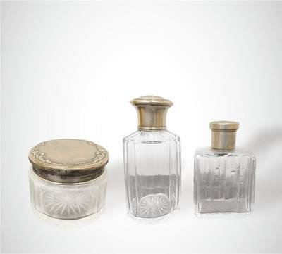 上海拍卖行2025年春季西洋艺术品拍卖会 - 西班牙精致水晶车料香水瓶组合
