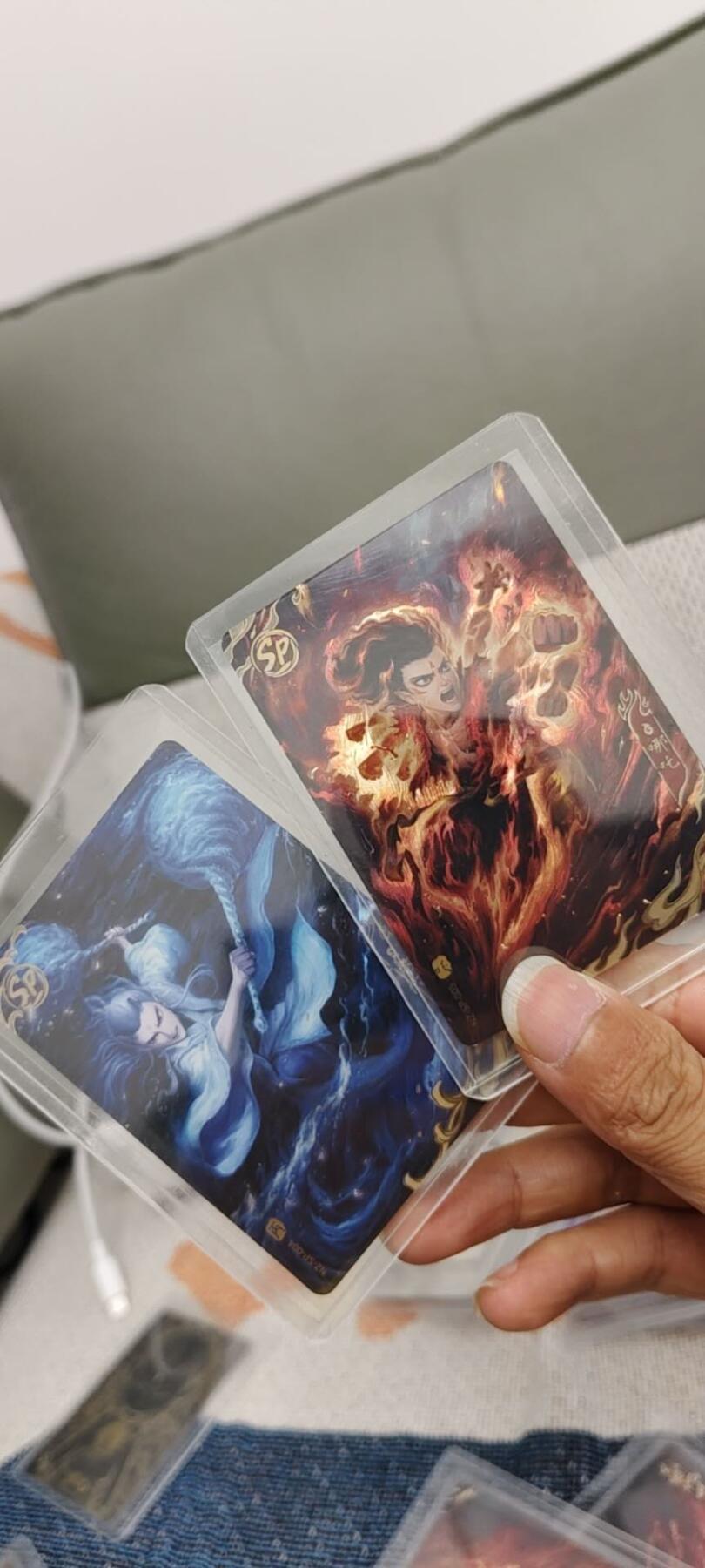 秋原瞳的小店第十六期（火辣辣的夏天，卡游最火哪吒和昆仑万象最火项目激情碰撞） 卡游哪吒斗天包2弹004.005哪吒敖丙一对出，非常经典