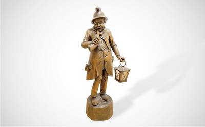 上海拍卖行2025年春季西洋艺术品拍卖会 - 约19世纪末20世纪初德国黑森林木雕"提灯的爷爷"装饰摆件(H:60cm)