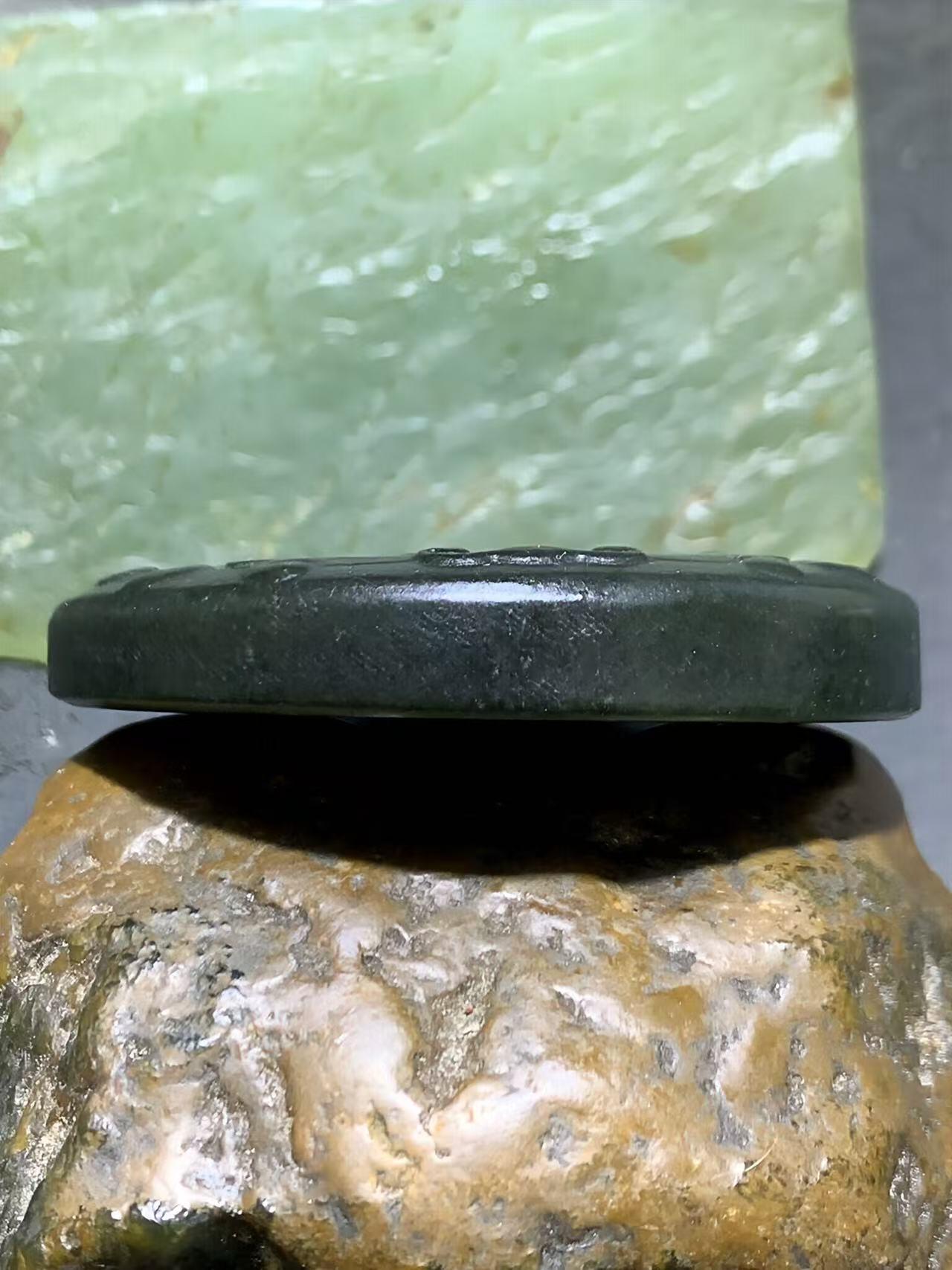精美新疆和田青玉雕刻太极阴阳鱼兽面纹圆牌一块，