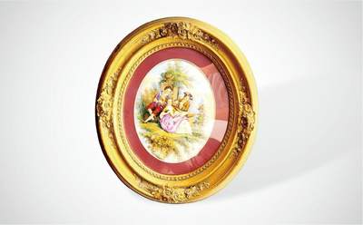上海拍卖行2025年春季西洋艺术品拍卖会 - 约20世纪初德国手绘"人物故事场景"配原框瓷板画作品(33×39cm)