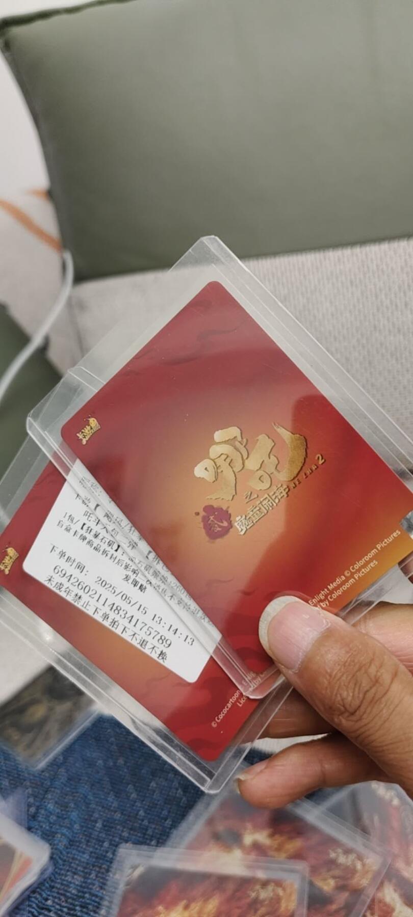 秋原瞳的小店第十六期（火辣辣的夏天，卡游最火哪吒和昆仑万象最火项目激情碰撞） 卡游哪吒斗天包2弹004.005哪吒敖丙一对出，非常经典