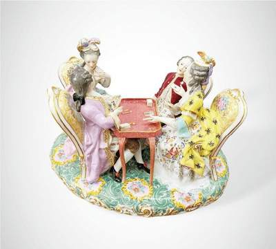 上海拍卖行2025年春季西洋艺术品拍卖会 - 约20世纪初德国梅森镇制"贵族的牌局"瓷塑摆件(27×19.5×19cm)