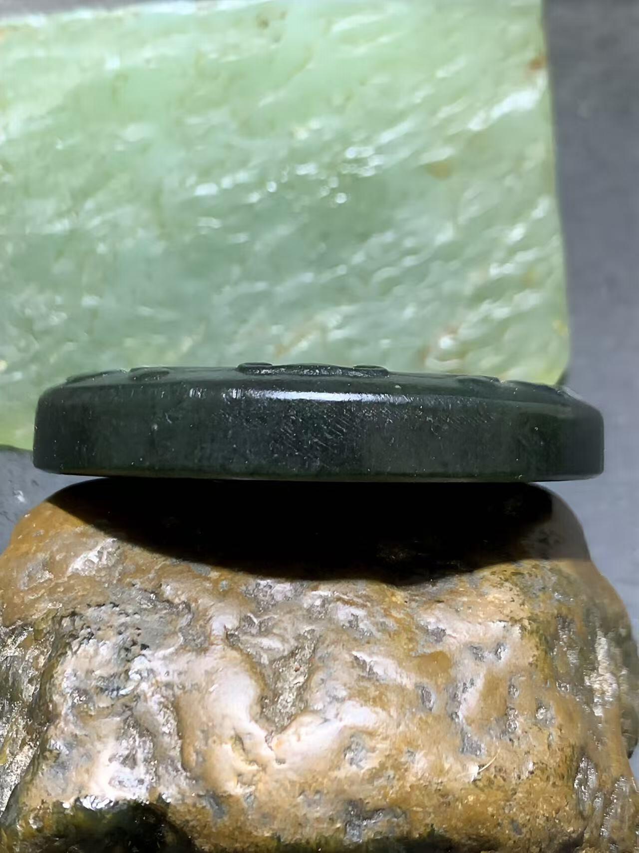 精美新疆和田青玉雕刻太极阴阳鱼兽面纹圆牌一块，