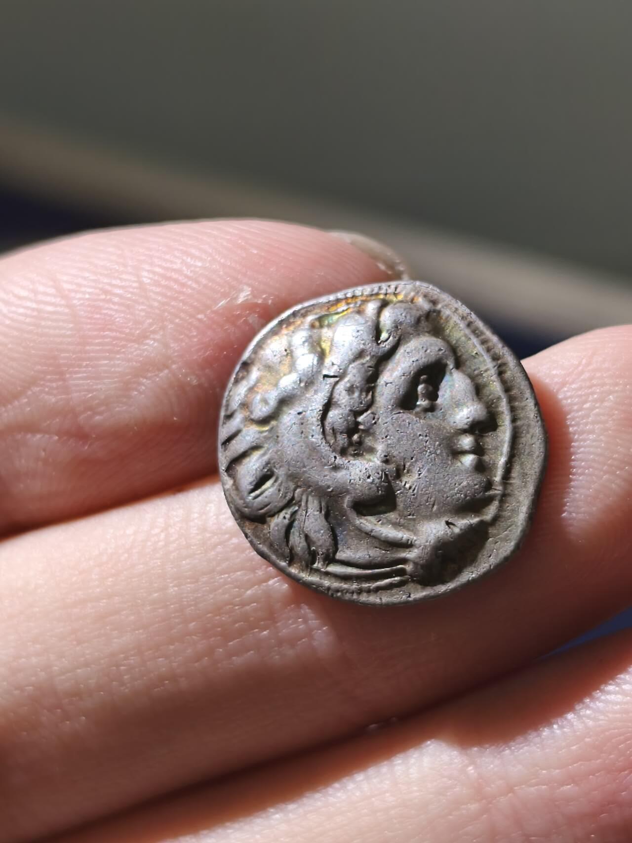 星盘钱币6.28外国古典币专场 满打全打大力神一德，正背面一点不少，全打上了，连领子底下的圈都打上了，这个在一德大力神里算是比较难得的，而且这个有漂亮的彩色包浆，头像也十分帅气，铭文清晰