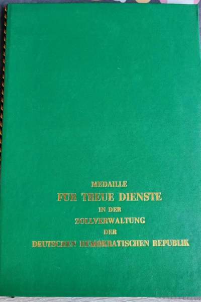 嘉宝良覃世界勋赏第10期拍卖 东德海关30周年奖章证书