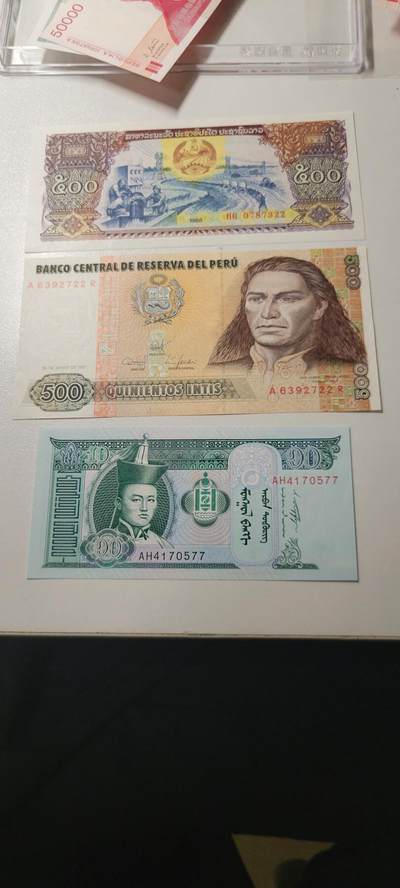 2025第十七期 纸币均有灯光 外国纸币三张均为UNC