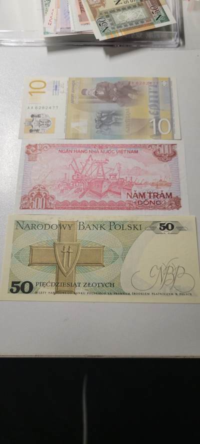 2025第十七期 纸币均有灯光 外国纸币三张均为UNC