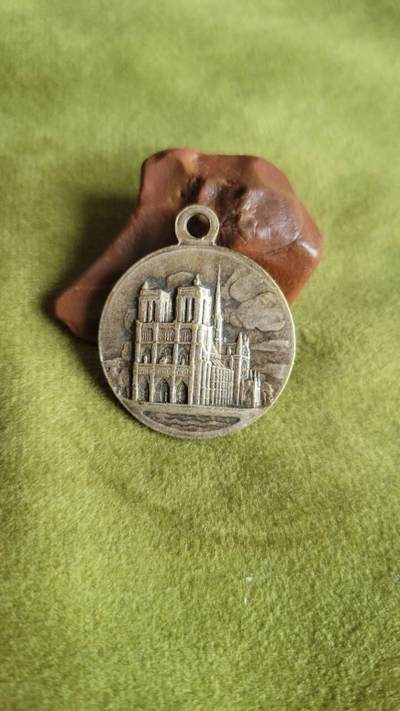 嘉宝良覃世界勋赏第10期拍卖 法国巴黎圣母院圣牌