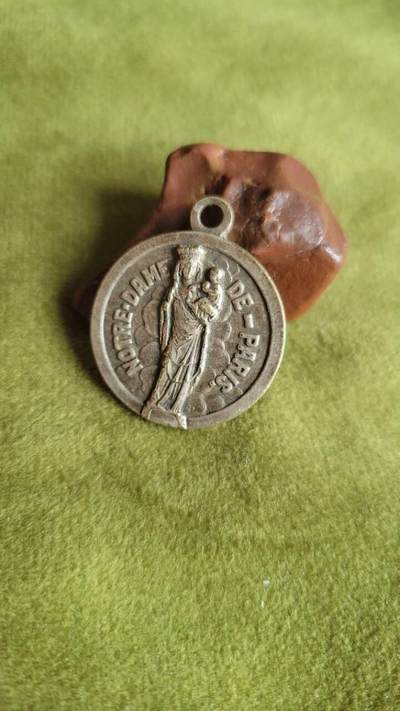 嘉宝良覃世界勋赏第10期拍卖 法国巴黎圣母院圣牌