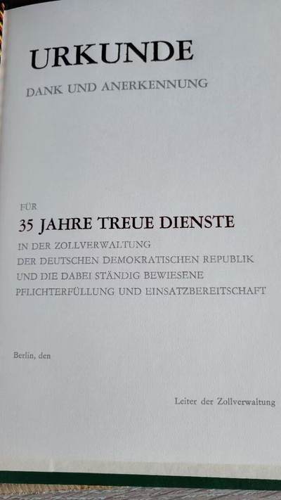 嘉宝良覃世界勋赏第10期拍卖 东德海关30周年奖章证书