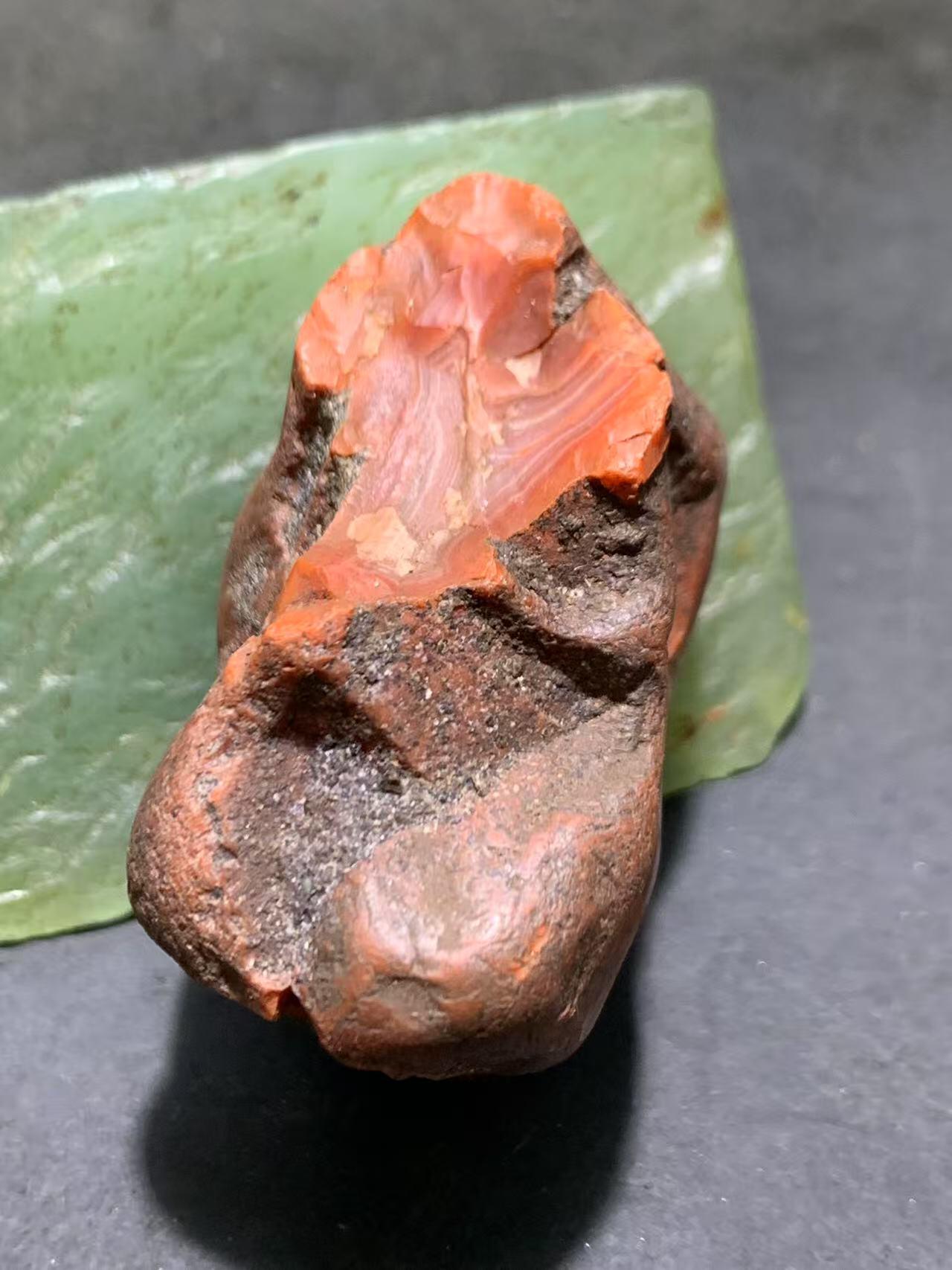 精美柿子红皮开窗料南红玛瑙原石一颗，