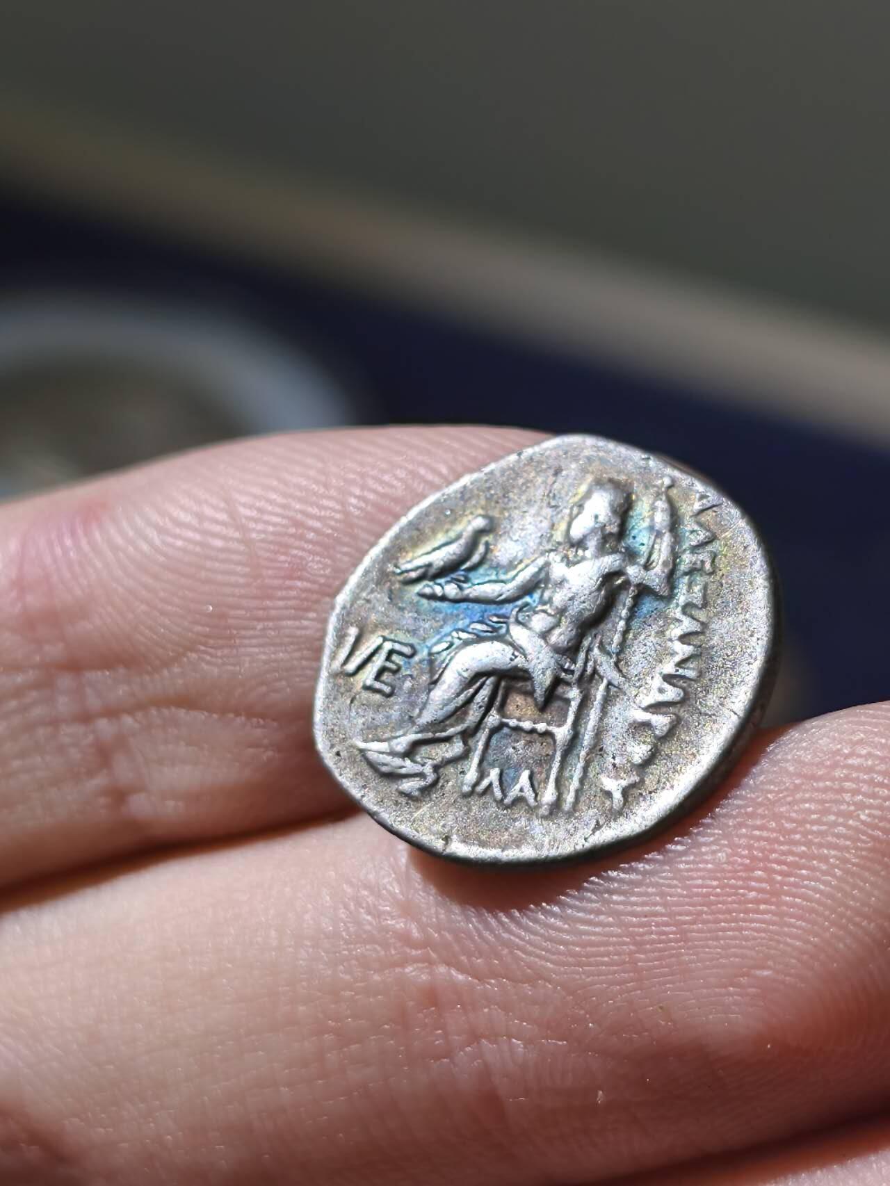 星盘钱币6.28外国古典币专场 满打全打大力神一德，正背面一点不少，全打上了，连领子底下的圈都打上了，这个在一德大力神里算是比较难得的，而且这个有漂亮的彩色包浆，头像也十分帅气，铭文清晰