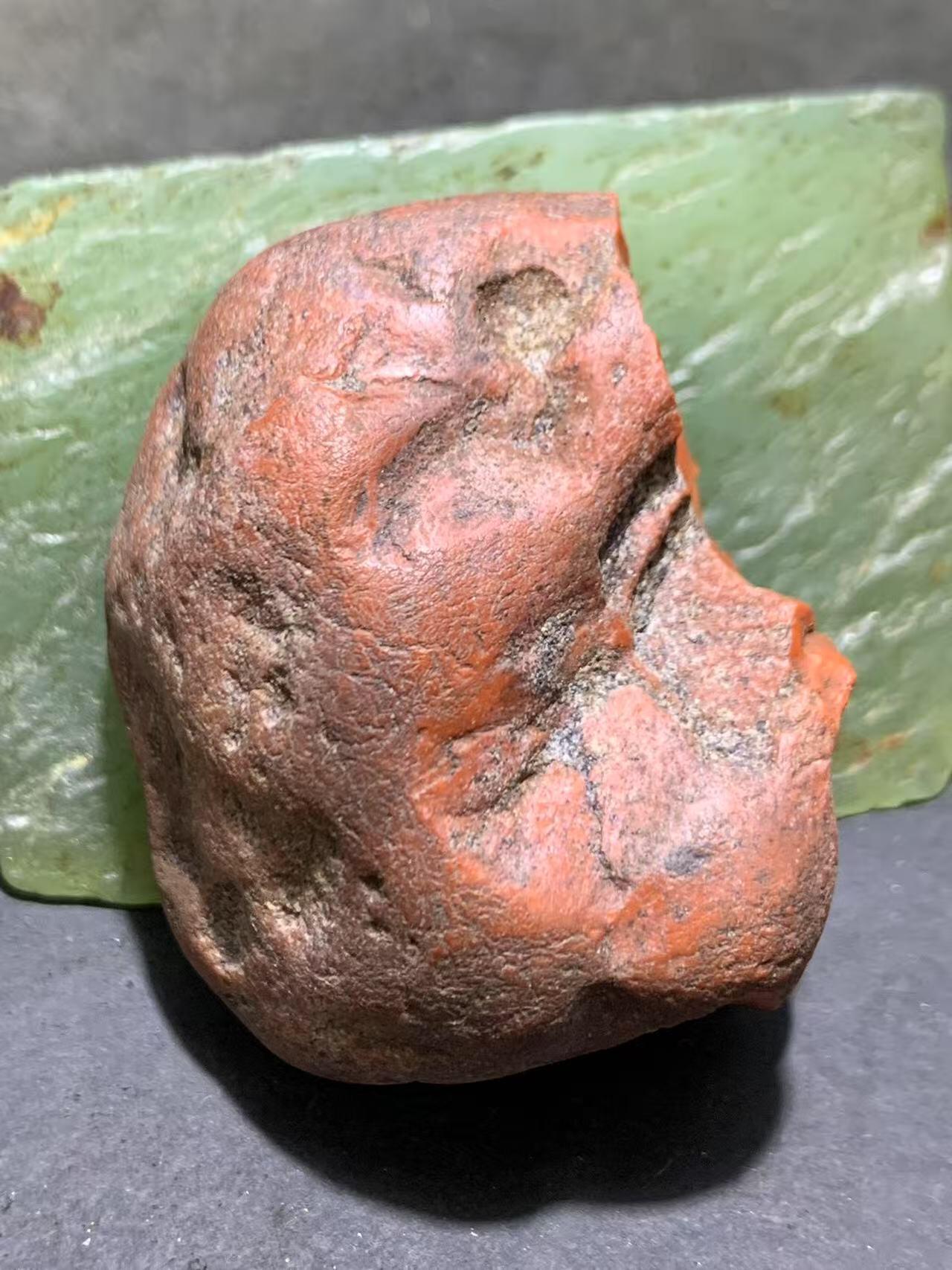 精美柿子红皮开窗料南红玛瑙原石一颗，