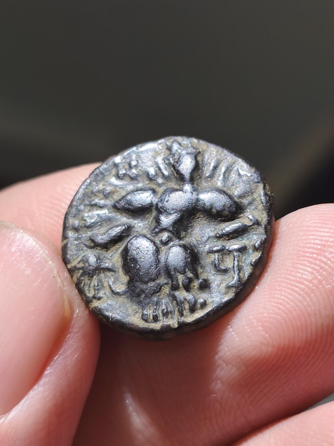 星盘钱币6.28外国古典币专场 极美品克什米尔·洛哈拉王朝 萨姆格拉玛铜币，正面国王像，背阿多克索