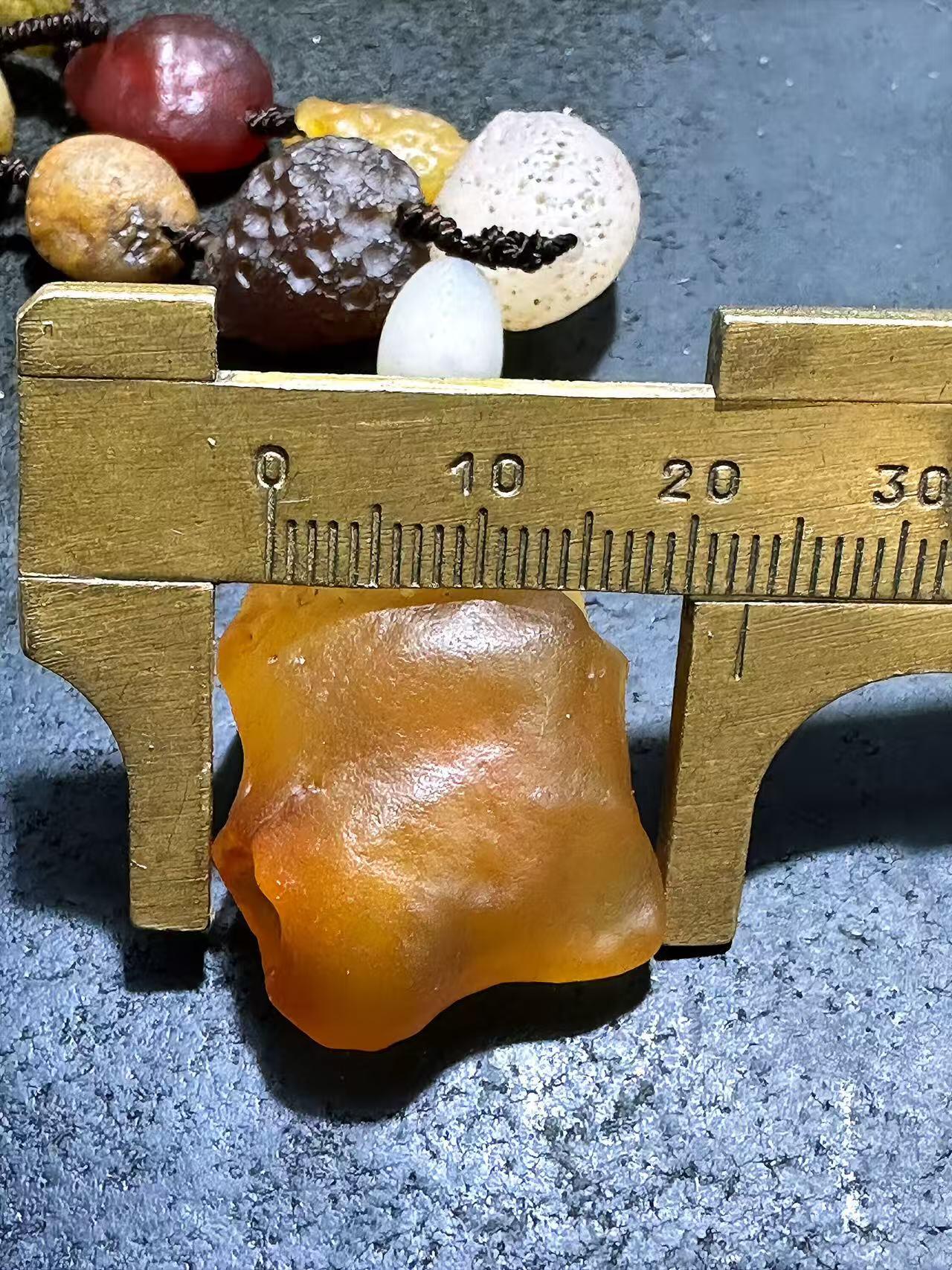 精美天然阿拉善彩珠玛瑙项链一条，，