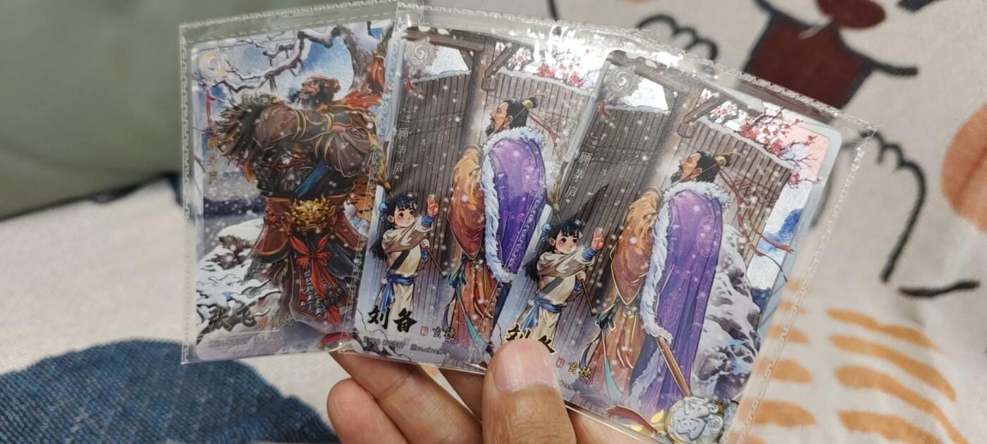 秋原瞳的小店第十六期（火辣辣的夏天，卡游最火哪吒和昆仑万象最火项目激情碰撞） 卡游三国原膜三顾茅庐一组，超级经典