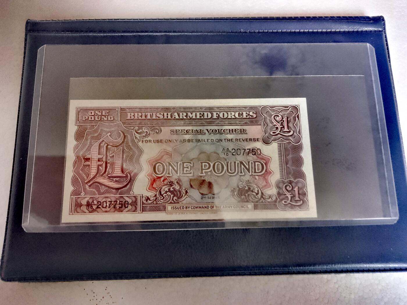 英国1950/1962年1磅靓品军票纸币一对