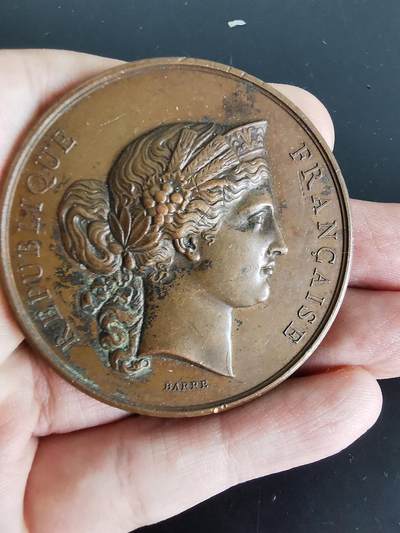 老王徽章第130期 - 法国1877农业竞赛大铜章    直径50mm  重量65.2g   蜜蜂Cuivre边铭