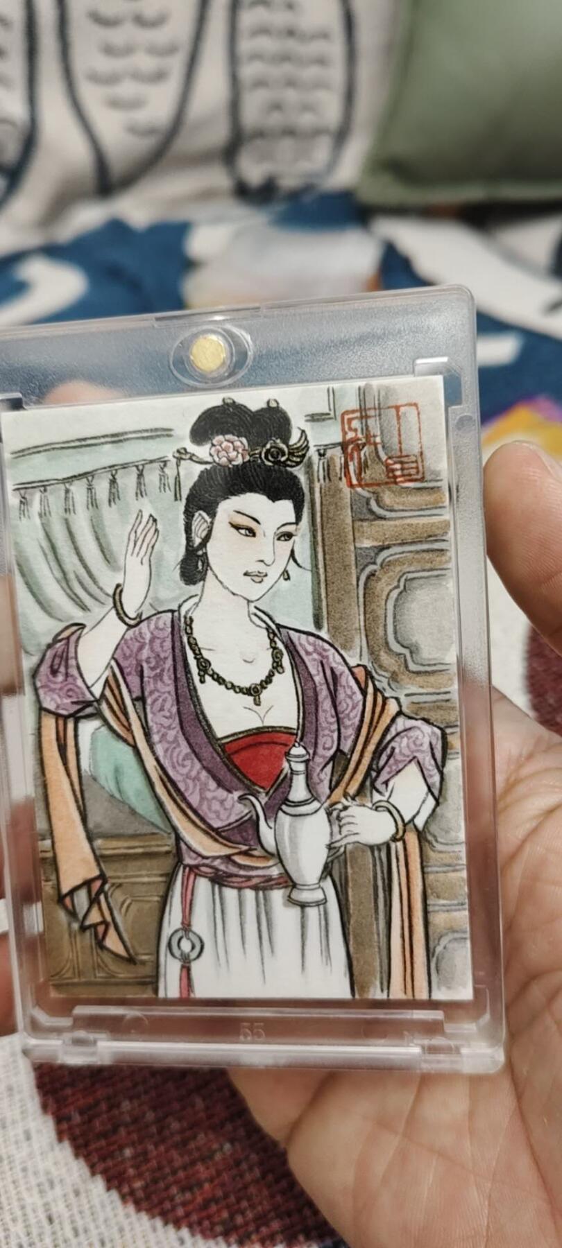 秋原瞳的小店第十六期（火辣辣的夏天，卡游最火哪吒和昆仑万象最火项目激情碰撞） 卢艺丰手绘李师师，卡背有小篆印签