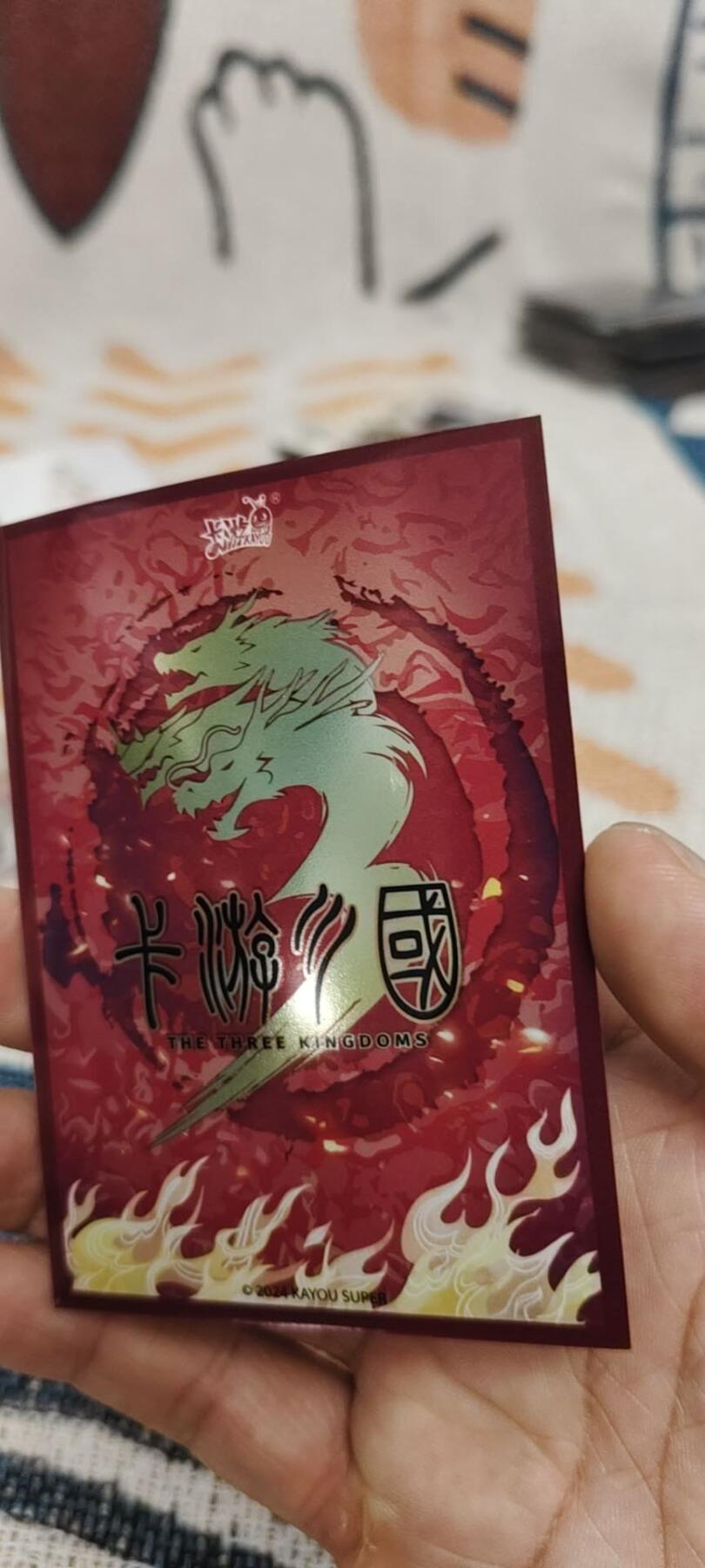 秋原瞳的小店第十六期（火辣辣的夏天，卡游最火哪吒和昆仑万象最火项目激情碰撞） q百里山海经系列特卡戏器，实物很好看，配专业卡套，