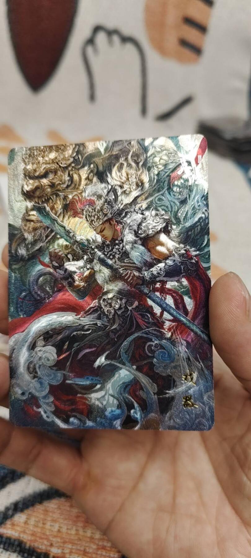 秋原瞳的小店第十六期（火辣辣的夏天，卡游最火哪吒和昆仑万象最火项目激情碰撞） q百里山海经系列特卡戏器，实物很好看，配专业卡套，