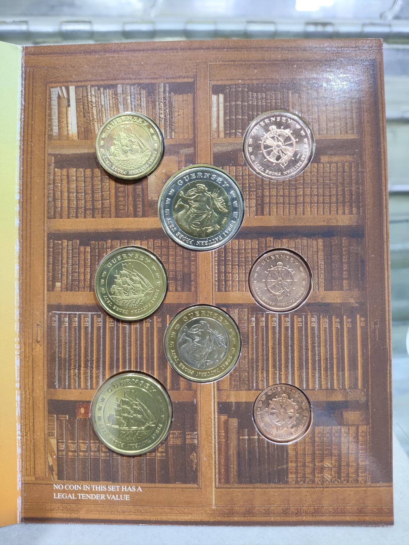 富兰克林邮币卡封 非流通外国硬币，根西岛2004年 精装欧元样币套币 含2枚双色币，稀少。