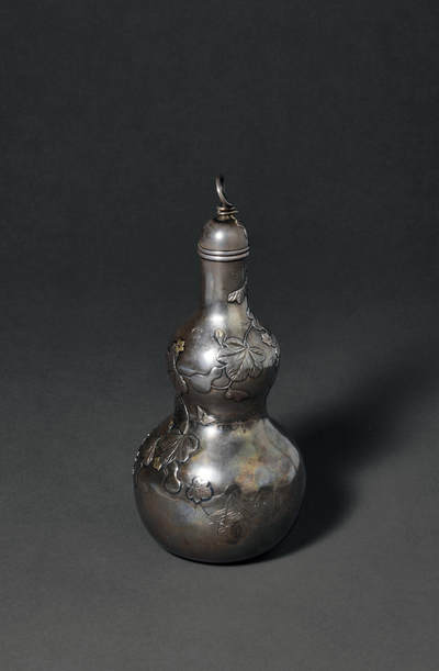 华艺国际2025年春季拍卖会 钱币专场 民国时期福禄万代葫芦型银质酒壶一件