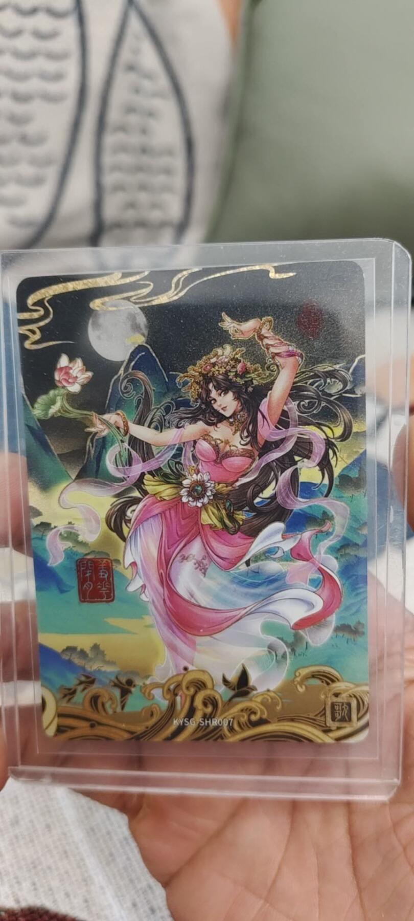 秋原瞳的小店第十六期（火辣辣的夏天，卡游最火哪吒和昆仑万象最火项目激情碰撞） 卡游三国399貂蝉，工艺拉满