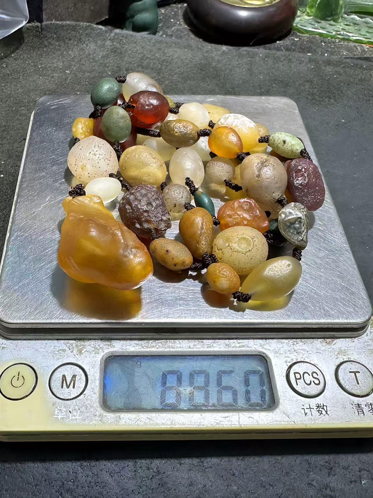 精美天然阿拉善彩珠玛瑙项链一条，，