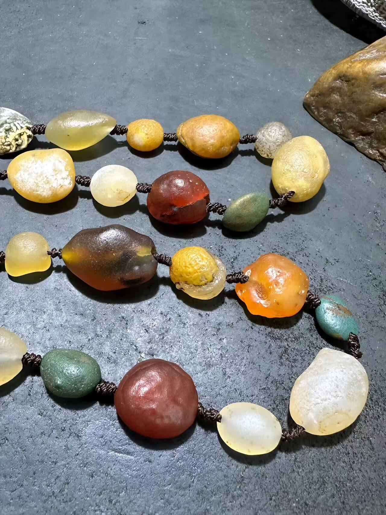 精美天然阿拉善彩珠玛瑙项链一条，，