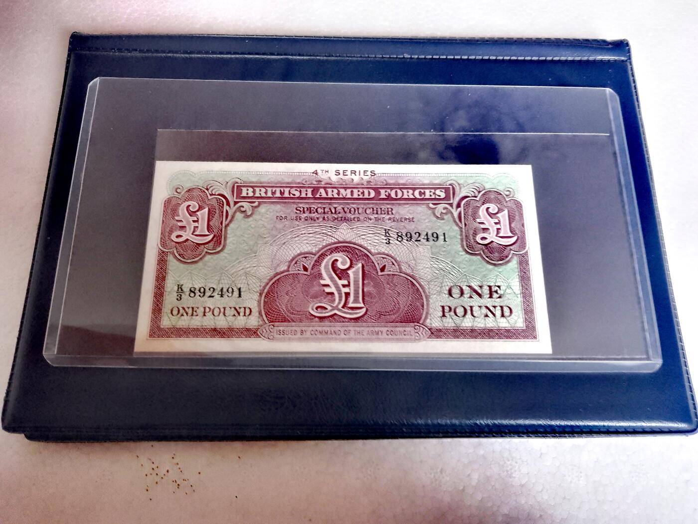 英国1950/1962年1磅靓品军票纸币一对