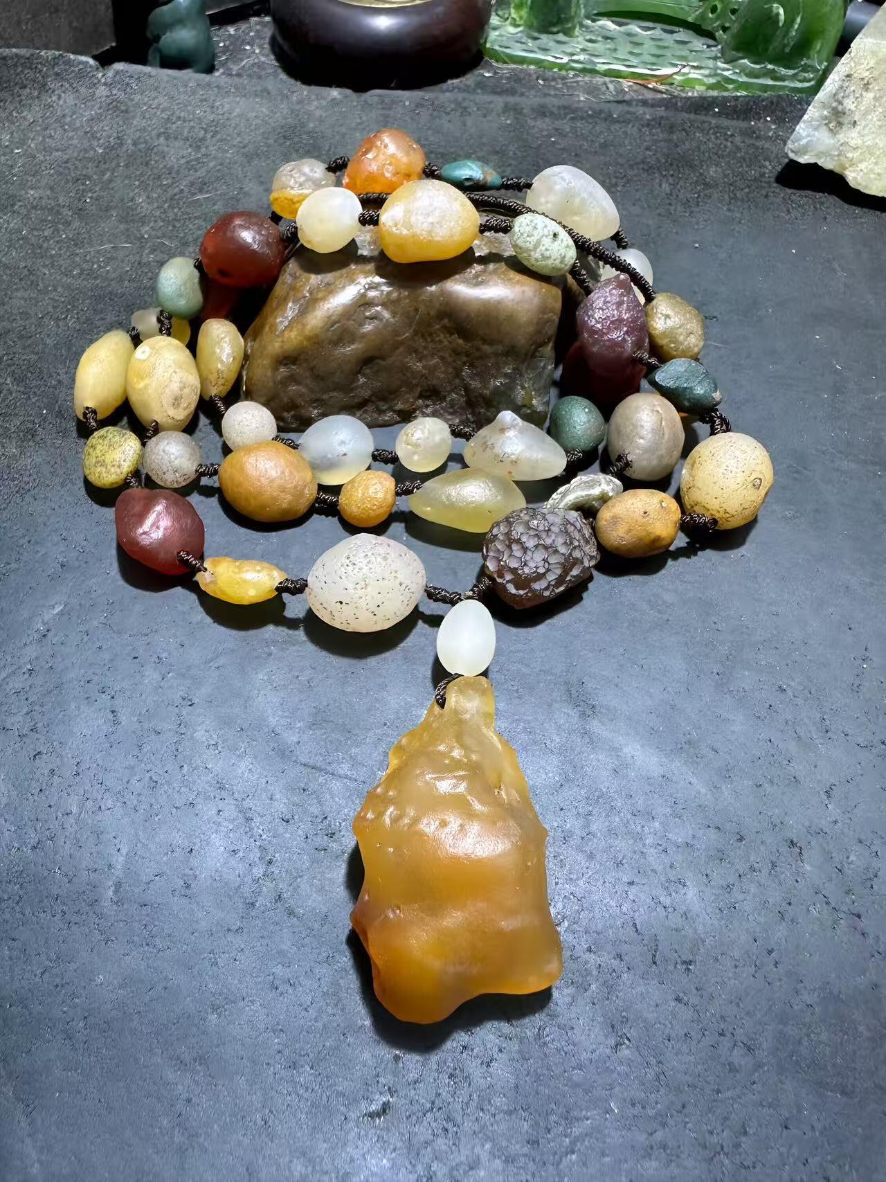 精美天然阿拉善彩珠玛瑙项链一条，，