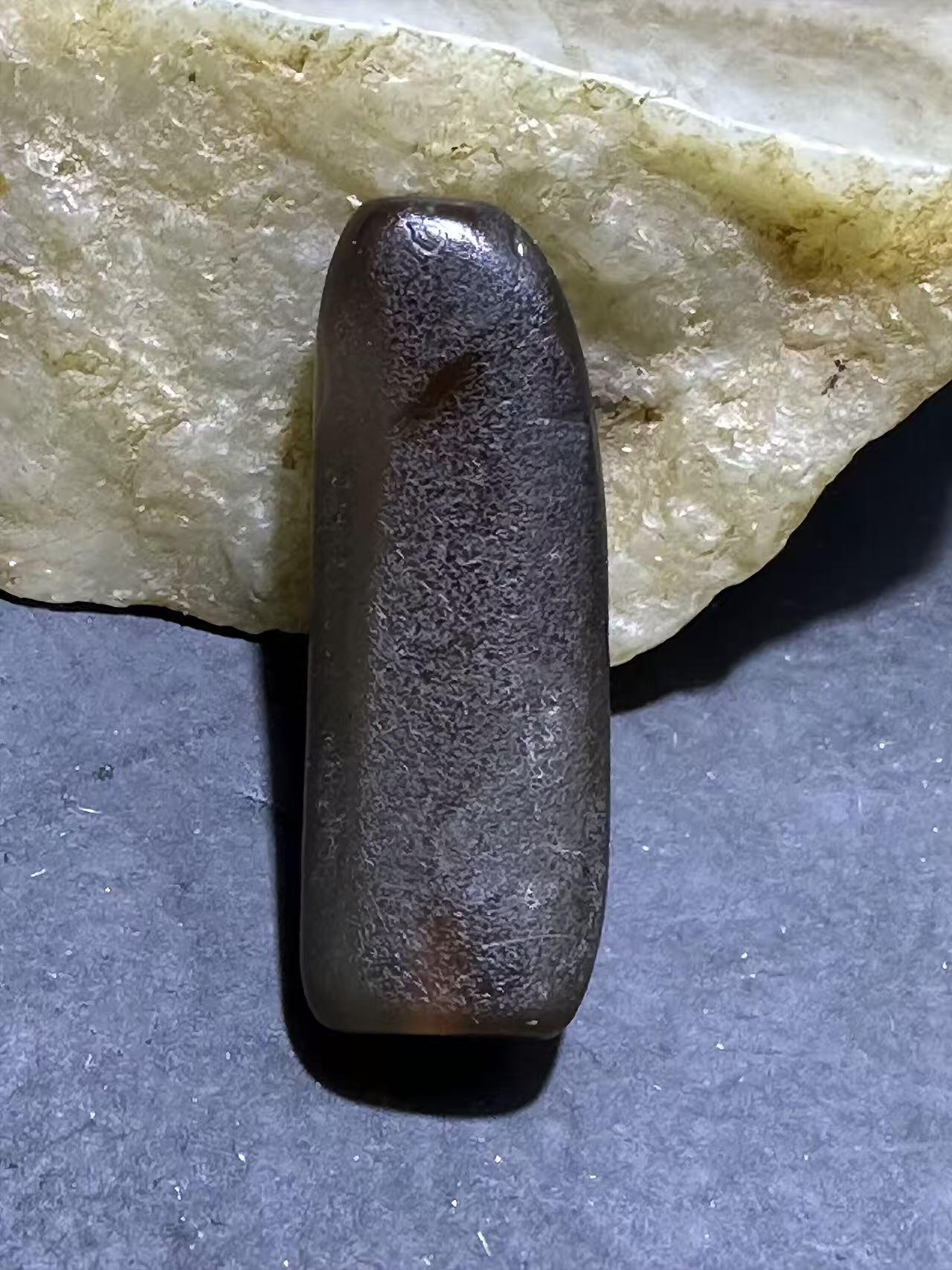 药师玛瑙风化纹通货随形牛角板珠一个