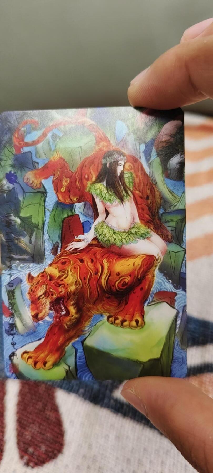 秋原瞳的小店第十六期（火辣辣的夏天，卡游最火哪吒和昆仑万象最火项目激情碰撞） x卡德曼权迎东特藏卡神女