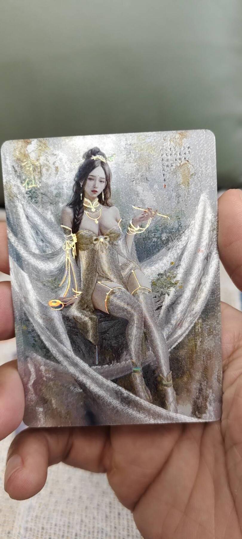 秋原瞳的小店第十六期（火辣辣的夏天，卡游最火哪吒和昆仑万象最火项目激情碰撞） x燎原粗闪特卡——杏仙