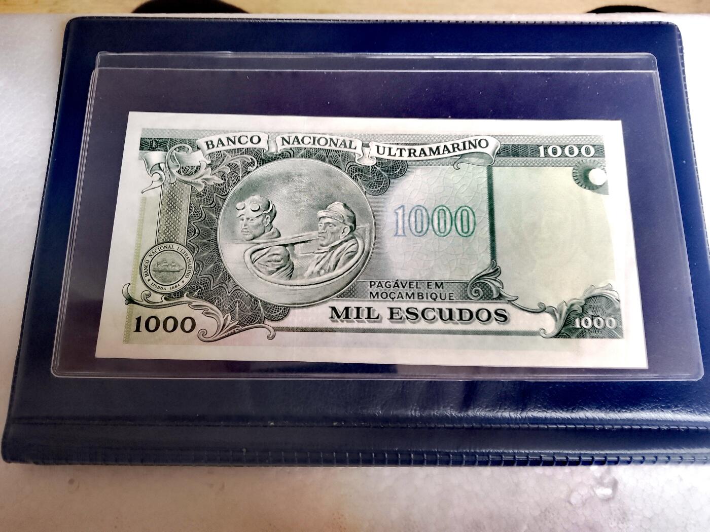 全新葡属莫桑比克1967、1972年500、1000埃斯库多靓品加盖纸币3枚一组