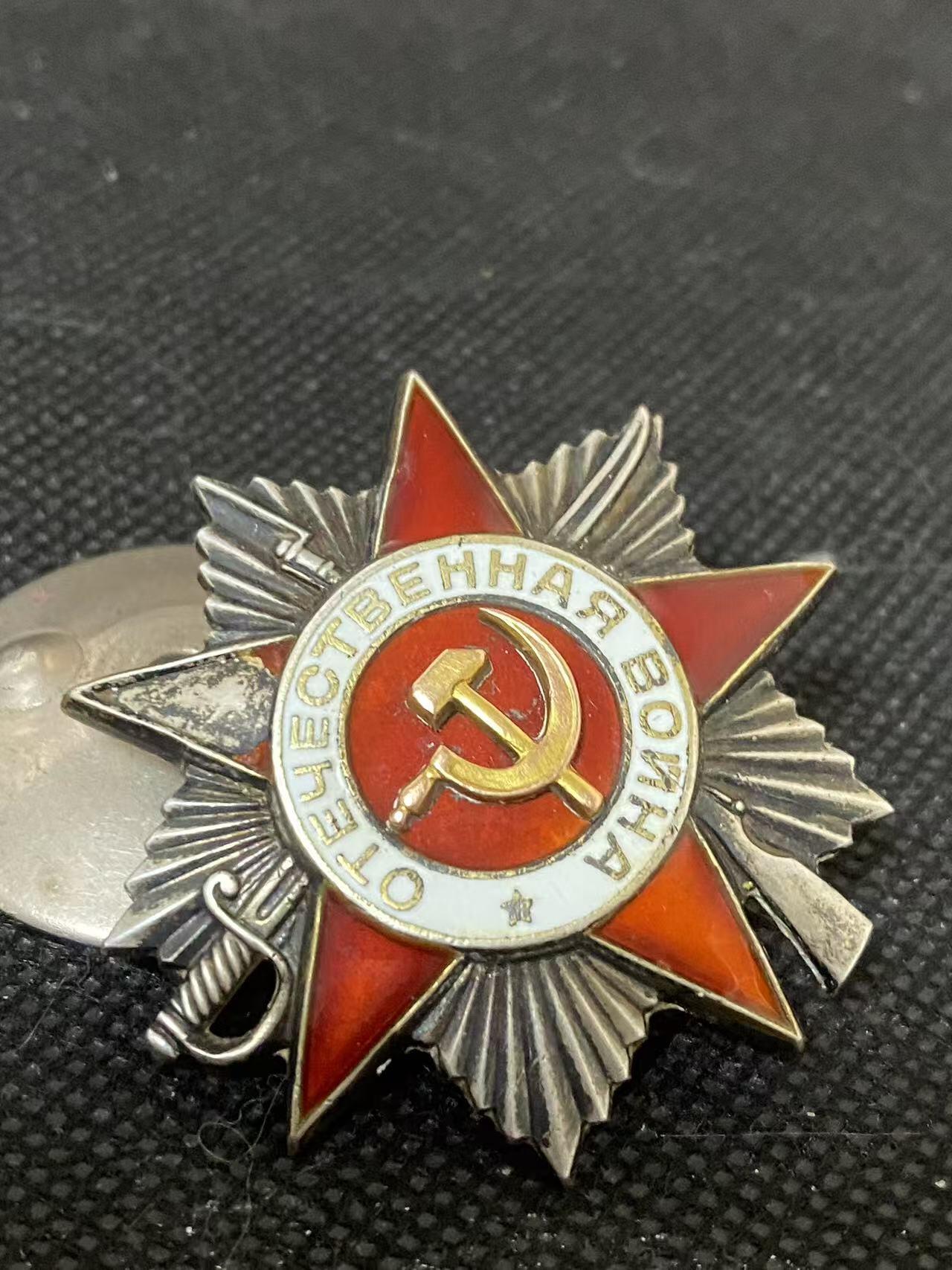 苏联勋章奖章7月3日晚上九点结束在麦稀奇 找不到的加我qq或者微信都是184277308备注苏章拍卖。最好加微信群每次都会通知还有提前可以一口价的 最近会持续拍卖一些东西。 已经一口价了 请不要再出价了