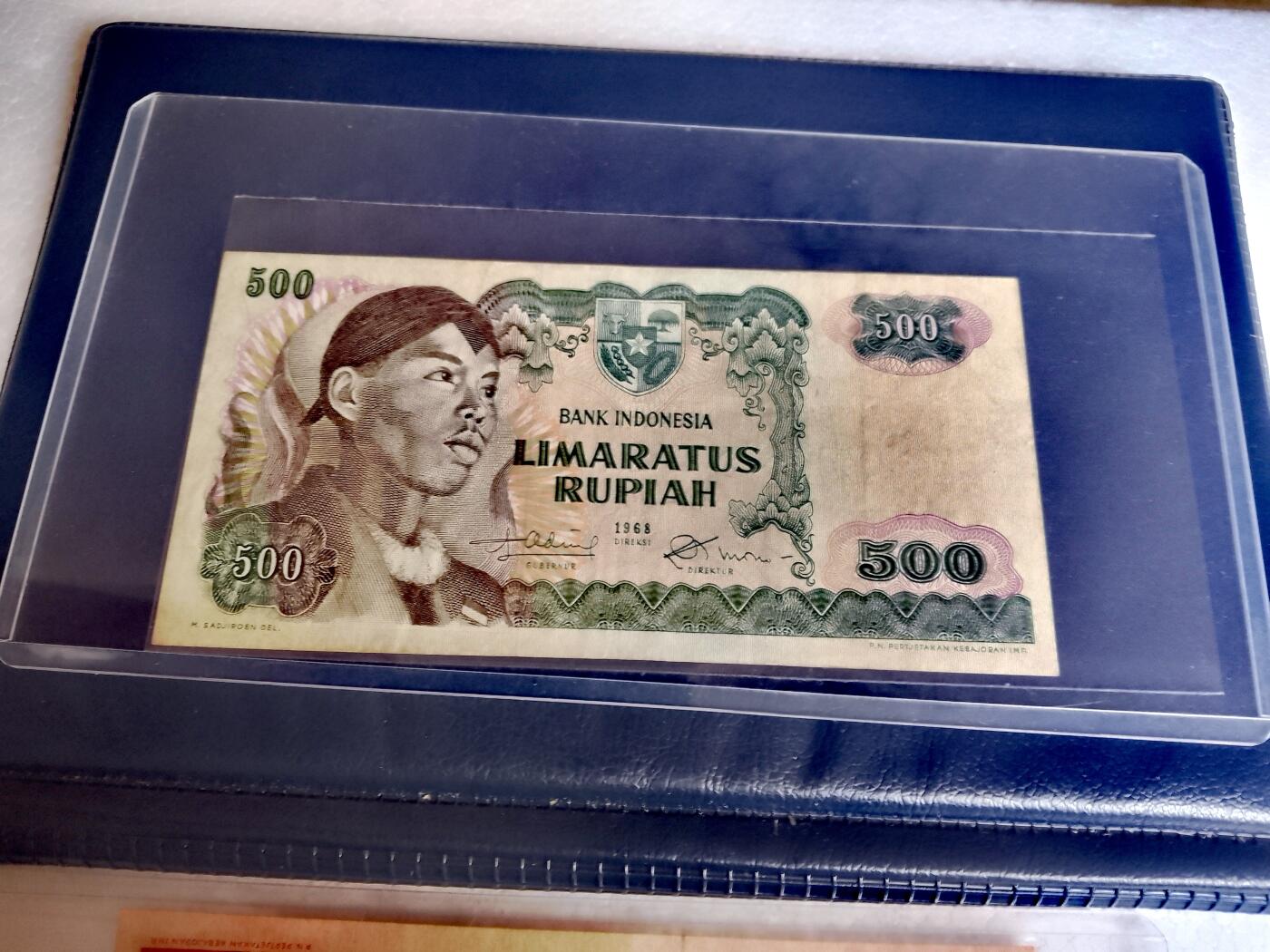 印度尼西亚1968年10、100、500卢比靓品纸币3枚一组
