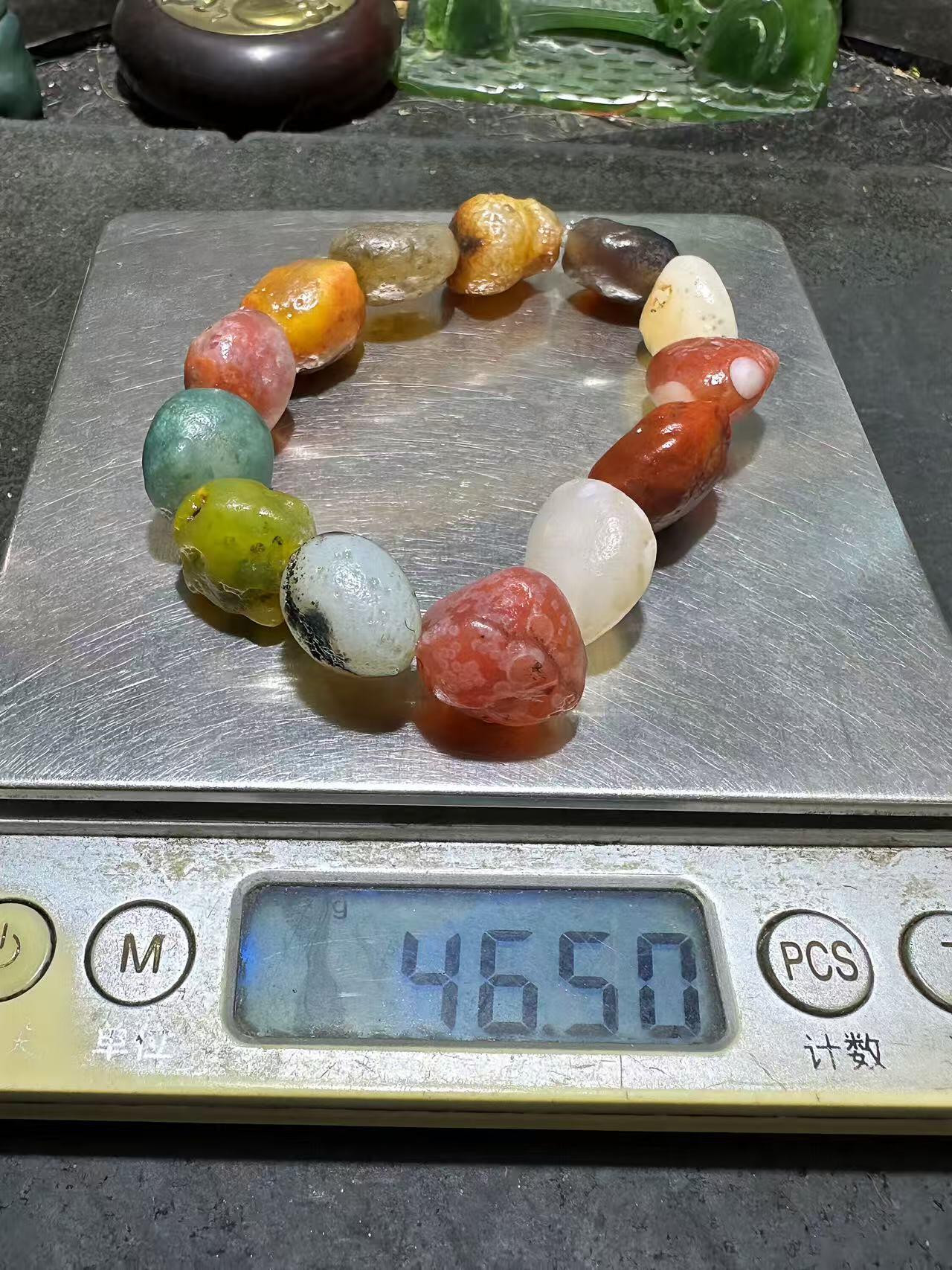 精美阿拉善彩珠玛瑙原石手串一条，