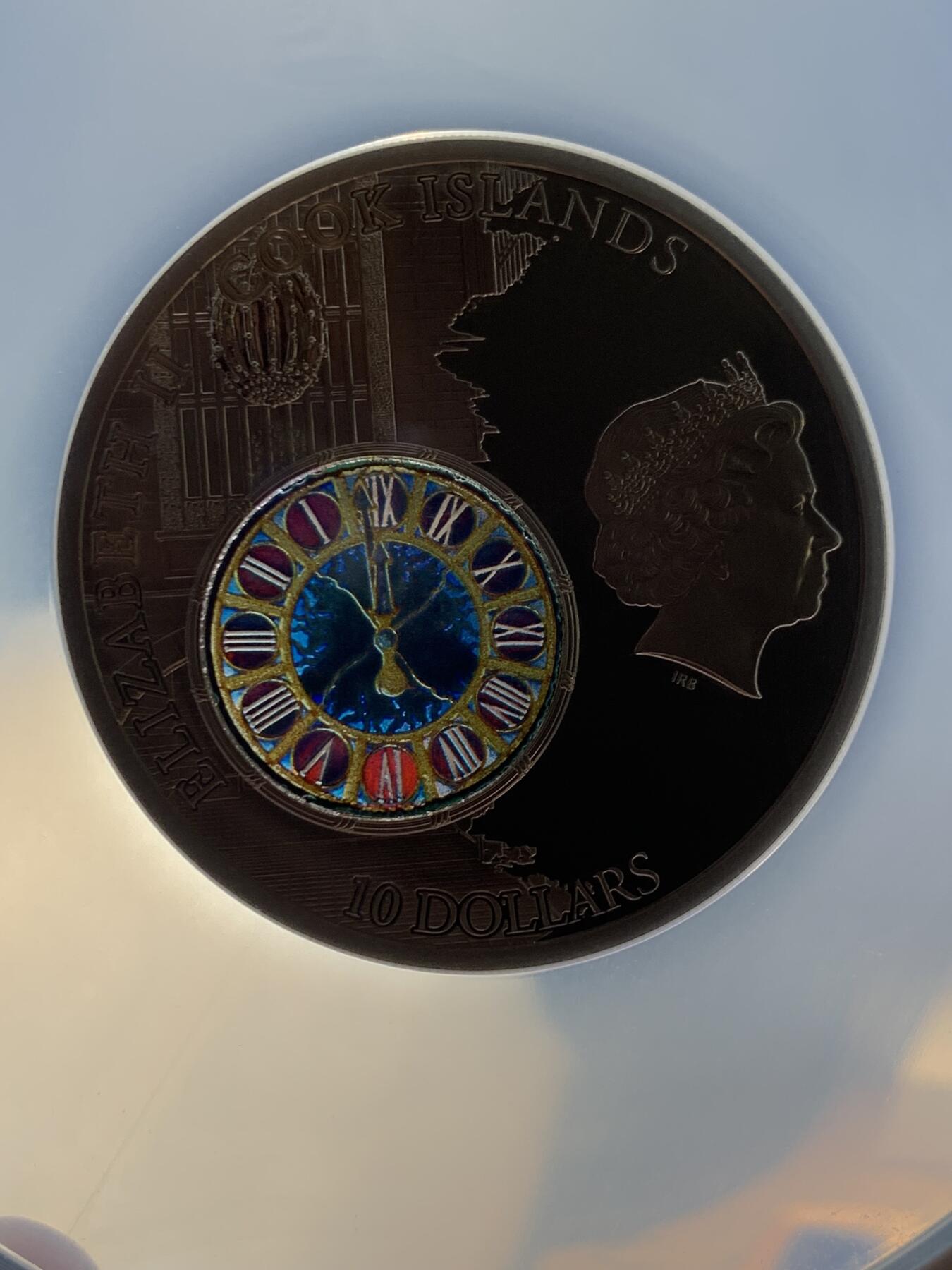 《竞宝斋》第396场 周日，周一，2场连拍 （全场包邮） NGC PF69UC 库克2013年发行历史之窗系列-纽约中央火车站镶嵌彩色钴玻璃10元精制艺术银币（加大盒，限量发行1913枚，50克925银，采用双面镂空浮雕+手工镶嵌玻璃。）盒证齐全