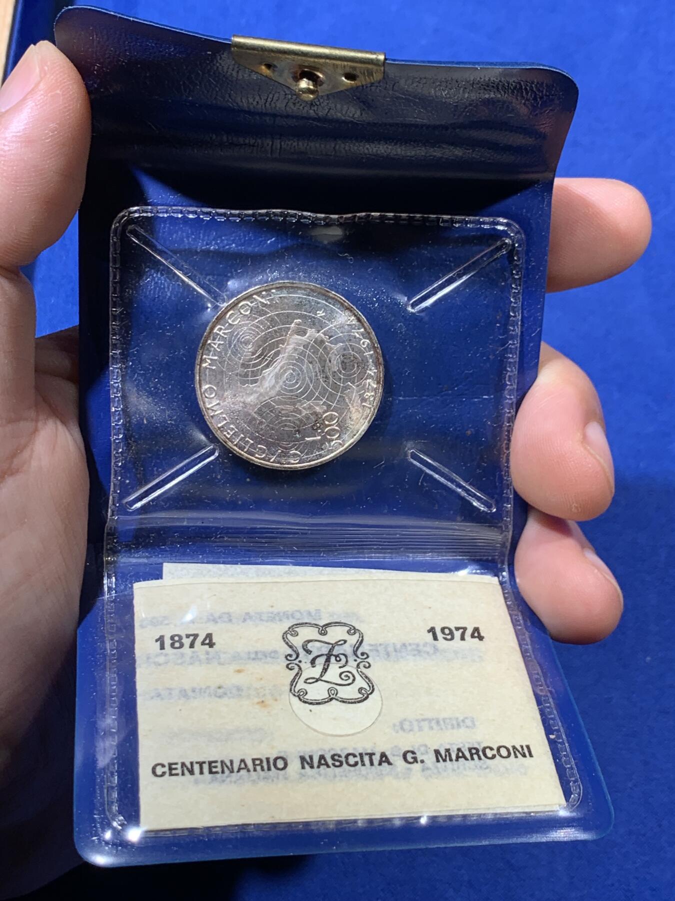 《竞宝斋》第397场 周日，周一，2场连拍 （全场包邮） 小钱包 意大利1974年无线电报之父伽利尔摩·马可尼诞辰100周年500里拉纪念银币 背面意大利地图配无线电花纹很有设计感