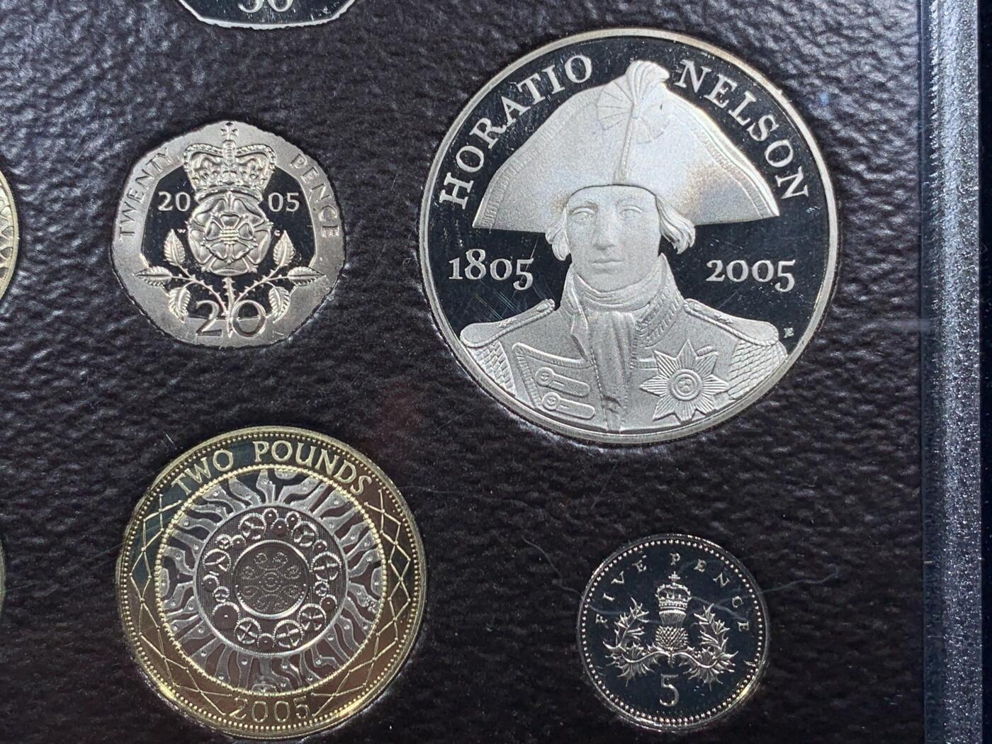 《竞宝斋》第396场 周日，周一，2场连拍 （全场包邮） 英国2005年精制套币, 盒证全，品相好