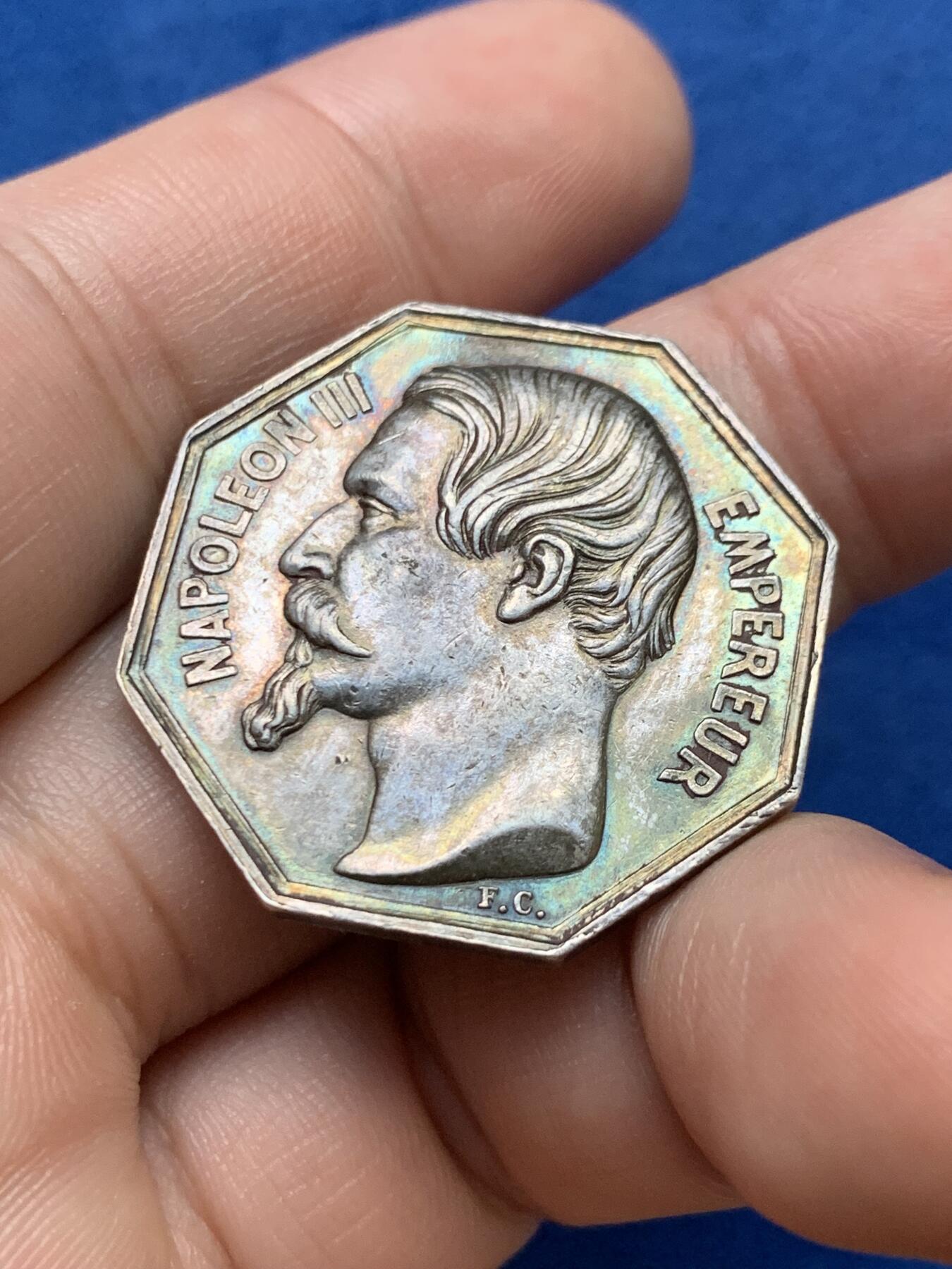 《竞宝斋》第397场 周日，周一，2场连拍 （全场包邮） 法国1855年公共教育部八角银代币 拿三头像 直径31mm 13.3g 手指铭