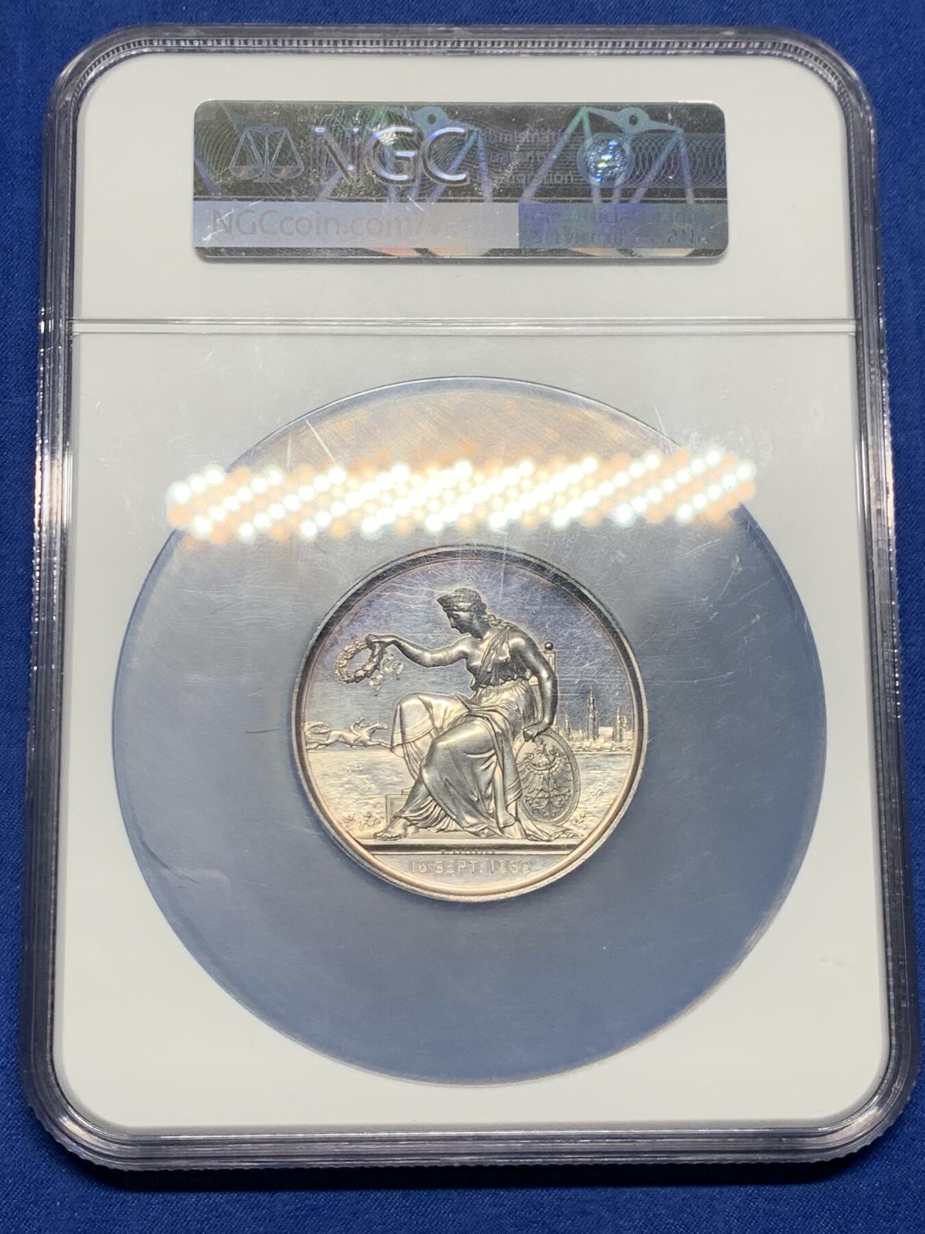 《竞宝斋》第397场 周日，周一，2场连拍 （全场包邮） NGC MS62 德国1882年普鲁士皇家赛马场落成50周年纪念大银章，镜面底板高浮雕，N加大盒。