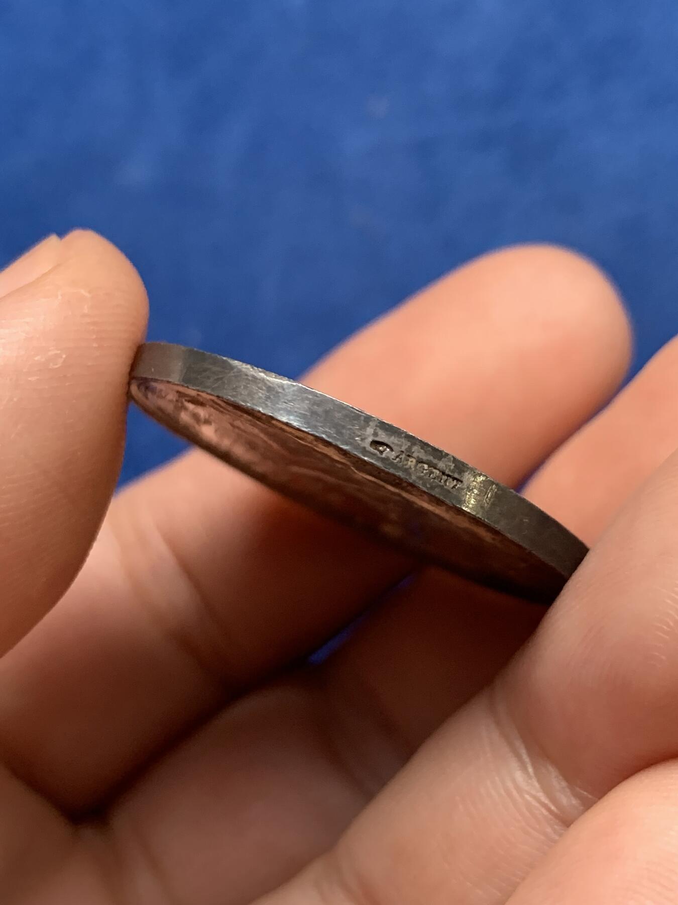 《竞宝斋》第397场 周日，周一，2场连拍 （全场包邮） 1835年法国巴黎塞纳圆形银代币 直径32mm 15.1g 手指铭