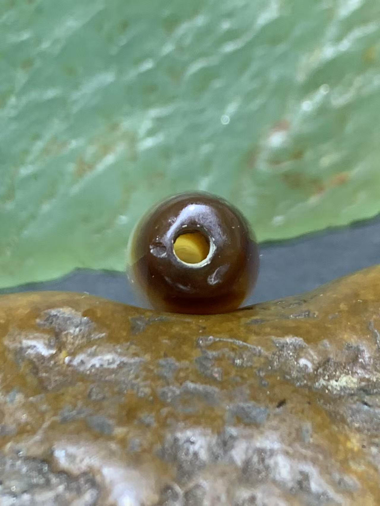 高玉化缠丝玛瑙随形通货桶珠一个，。