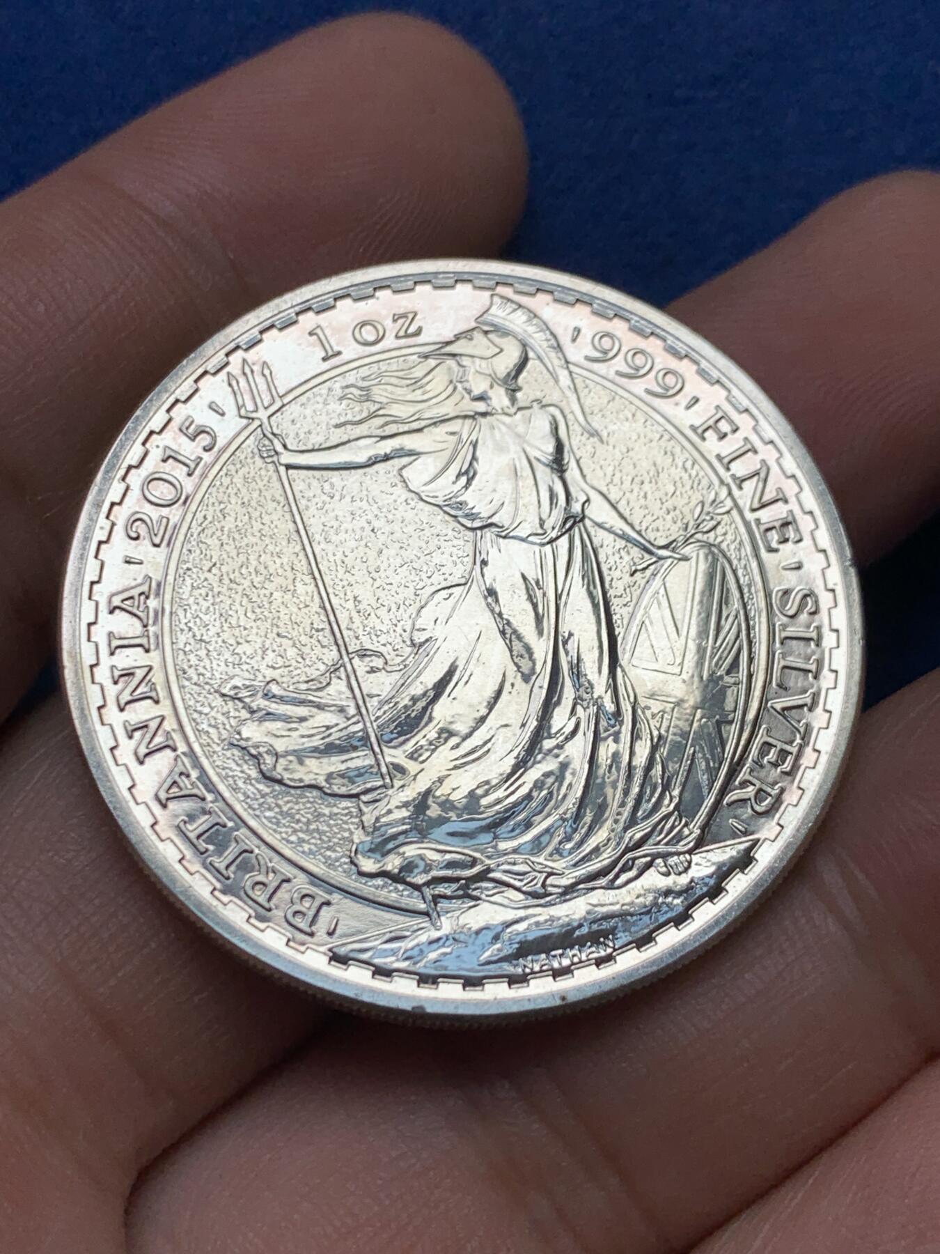 《竞宝斋》第396场 周日，周一，2场连拍 （全场包邮） 英国2015年女神2镑银币砸盒 币面标识1盎司 999银 银价大涨中