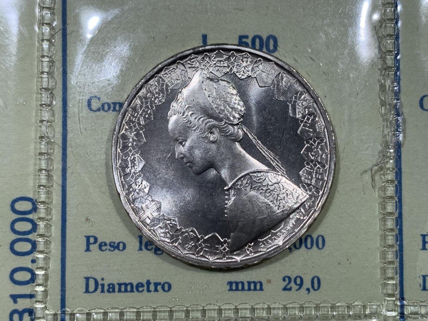 《竞宝斋》第396场 周日，周一，2场连拍 （全场包邮） 意大利1969年套币，含500里拉帆船美女银币，银币11克，0.835银。